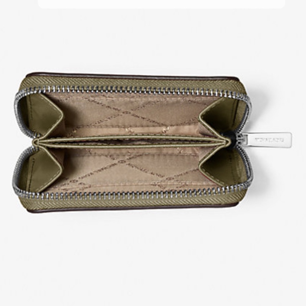 MICHAEL KORS Jet Set Medium Distressed Zip Around Card Case
Olive
NWT - Picture 5 of 16